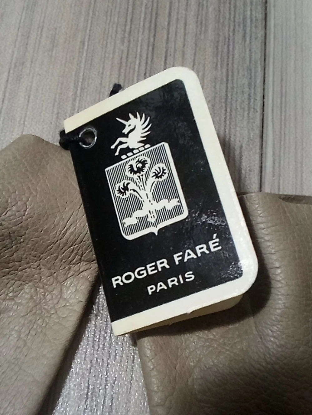 🌁 NWT: ROGER FARE'; VINTAGE (DEADSTOCK) PARIS KIDSKIN LTH. GLOVE. BIEGE/7 1/4.